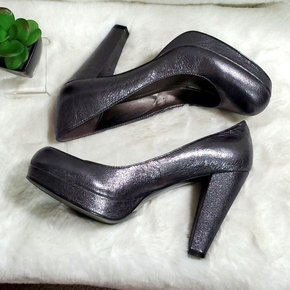 CALVIN KLEIN Scarlet Crinkle Metallic Graphite Pump - Picture 4 of 10